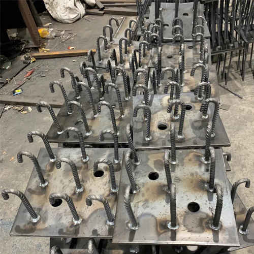 图纸中如何确定黄石预埋件的位置？