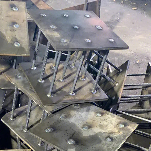 在确定黄石预埋件位置时，需要考虑以下几点